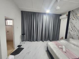 Bukit Indah Homestay - 4