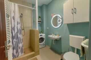 Glow Central Apartment - 2