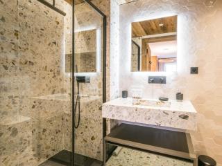 Appartement neuf 3 chambres proche des pistes, parking et Wi-Fi - FR-1-565-108 - 2