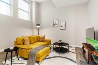 CozySuites Modern 1BR OTR District #01 - 0