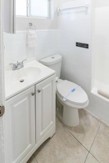 Modern Studio Apt • Prime North Miami Location - 1