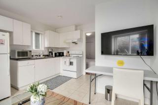 Luxury 1-Bedroom Suite in Vancouver - 9