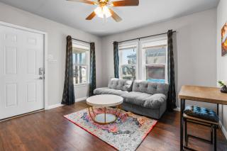 Stylish 1-Bedroom Retreat in Fort Worth - 7
