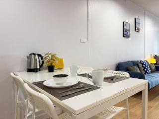 New 1BR King Bed Near BTS, Nightlife - 3