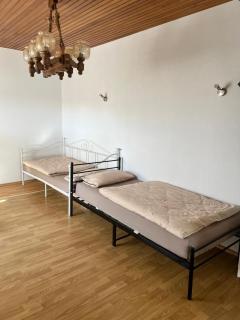 FIRMENUNTERKUNFT Mert Betten 3 Zimmer - 5