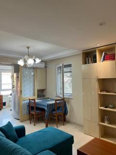 Chic City Retreat - Stylish Apartment in Bllok, Tirana - 6