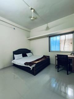 Sharmaji Hotel and Homestay - 8