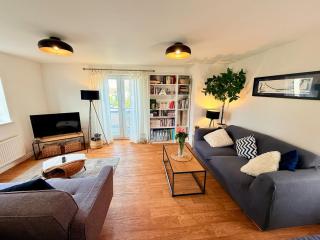 Filton's 2 bedroom Flat with Parking next to Filton College - 3