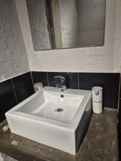 Simple and affordable in Maboneng - 4