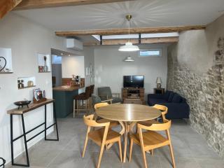 Maison au pied de la cité médiévale - 0