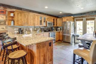 Ski, Hike and Relax Eden Condo with Hot Tub Access - 9