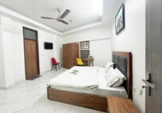 Hometown Hospitality - Walking Distance From Nizamuddin Railway Station - 1