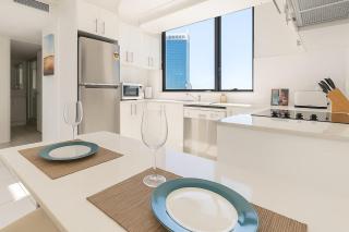 High-Floor 2BR Ocean View Escape - 4