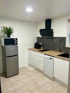 Quiet cozy apartment, air conditioning, swimming pool - 5