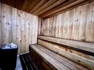 1BR Apartment Heated pool - 1