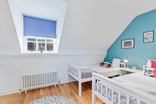 Majestic Mews Apartment with Free Parking - By My Getaways - 4