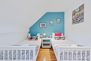 Majestic Mews Apartment with Free Parking - By My Getaways - 2