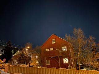 Arctic Home - Cozy Apartment Tromsø Near City and Fjord - 9