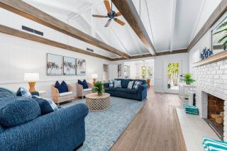 A Charming Beach Cottage by Beachside Management - 9