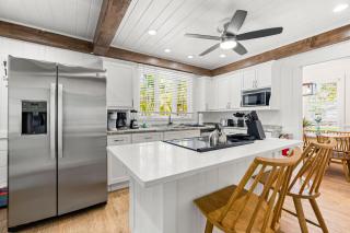 A Charming Beach Cottage by Beachside Management - 7