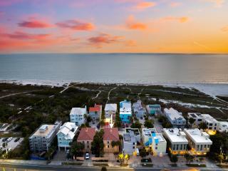 The Salty Sea Horse by Beachside Management - 6