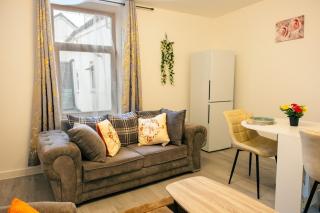 Central Cardiff Cozy 2BR near stadium, shops, Uni - 7
