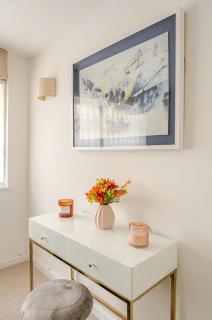 Private 1 Bedroom Suite with by Hyde Park - 6