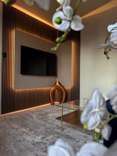 3 KING Beds Free parking Stay close and stay cozy - 7