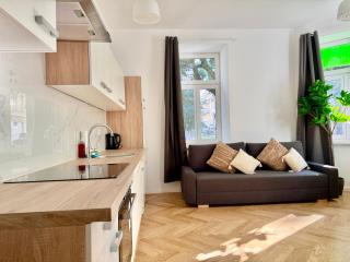 Modern Central Ground Floor Apartment - 1