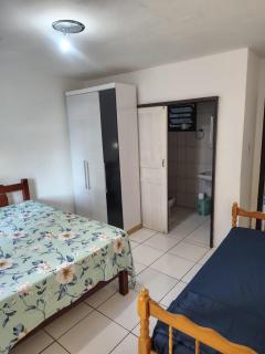 Casa de temporada na enseada para 06 pessoas - 1