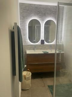 La Cour du Palais - 2