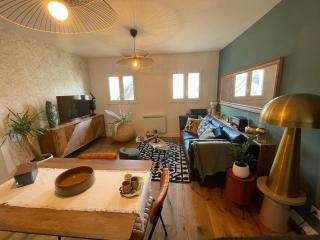 La Cour du Palais - 1