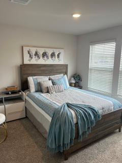 New 4BR Walk to Community Pool & Playground - 8