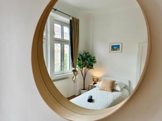 130 m2 Stylish Apartment with Free Parking - 4