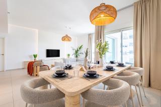 Sea & Zayed National Museum Views - Huge Balcony - Paradise for Groups & Families - Designer's Choice - 5 min from Reem Park - Abu Dabi - 9