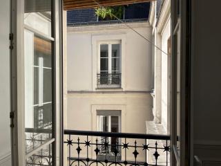 Elegant Parisian Apartment, Marais-Bastille - 1