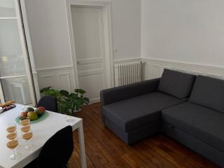 Elegant Parisian Apartment, Marais-Bastille - 2