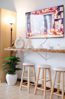 Modern Studio with Balcony at Knightsbridge Residences, Poblacion Makati - 8