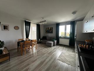 Urban Green Września,Przytulny apartament z parkingiem - 0