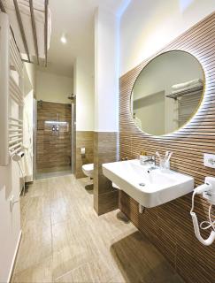 Villa Romana Apartments with Terrace & Private Entrance - 3