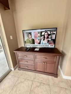 Entire Condo - 3Bed 2Bath- 5 mins to Disney Park - 5