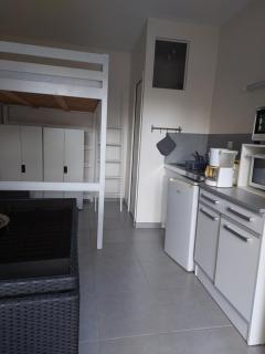 studio tout confort dans petit jardin calme - 1