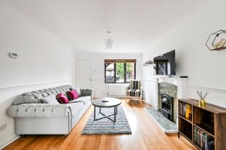 Quiet & Modern Contemporary Home for Work & Family - 8