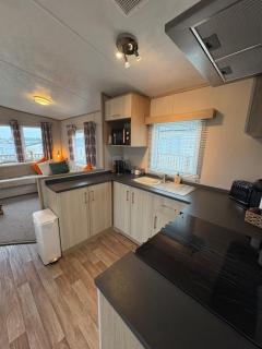 Stunning Clearwater Lake View Caravan - 8
