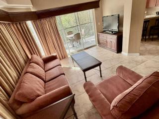 Entire Condo - 3Bed 2Bath- 5 mins to Disney Park - 8
