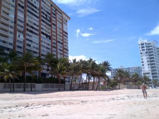 Condado Beach 2-Bedroom 2-Bathroom Apartment with Beachfront Pool - 9