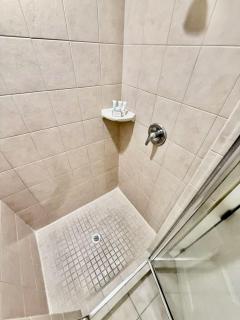 Entire Condo - 2Bed 2Bath- 5 mins to Disney Park - 7