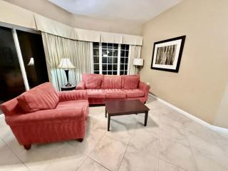 Entire Condo - 2Bed 2Bath- 5 mins to Disney Park - 4