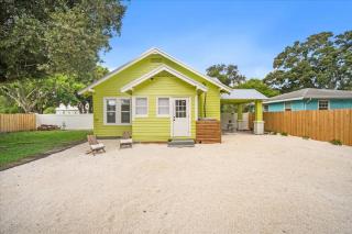 Bright 2BR Bradenton Beach Bungalow with Parking and Washer and Dryer - 9