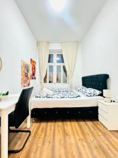 Affordable 5BR Apartment Near Atzgersdorf Station - 0